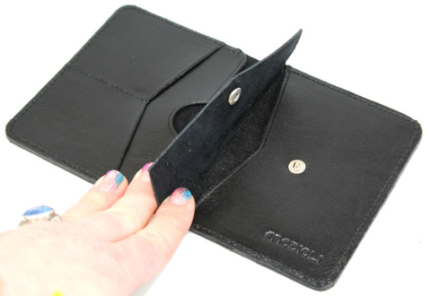 Etui Na Karty Dokumenty PolskaGalanteria Duże CZARNY Skóra Naturalna Pionowe z Miejscem Na Bilon MOTYW KARABIN 12 x 9 [cm]