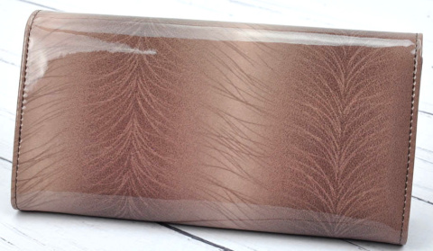 Portfel Damski Skórzany Lakierowany PATRIZIA Długi Max Z Klamrą FF-100 CAPPUCCINO RFID 18,5 x 9 x 3 [cm]