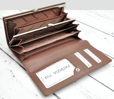 Portfel Damski Skórzany Lakierowany PATRIZIA Długi Max Z Klamrą FF-100 CAPPUCCINO RFID 18,5 x 9 x 3 [cm]