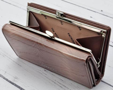 Portfel Damski Skórzany PATRIZIA 14 cm Klamra i Klapka Skóra Naturalna Lakierowany FF-108 CAPPUCCINO RFID 14 x 9 x 4 [cm]