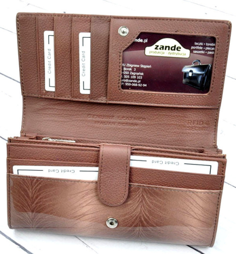 Portfel Damski Skórzany PATRIZIA Duży Lakierowany Z Suwakiem Zapinka Wewnątrz FF-102 CAPPUCCINO RFID 18,5 x 9,5 x 3,5 [cm]