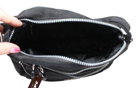 Stylowa Lekka Materiałowa Torba Kresz Wodoodporna Pozioma Średnia Na Ramię Bag Street NR 2245 CZARNY 28 x 19 x 12 [cm]