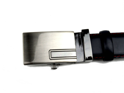 niebieski z czerwoną nitką