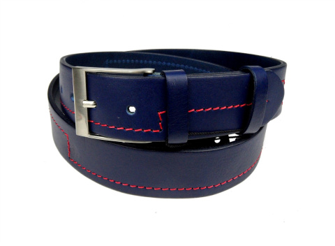 Granatowy szyty czerwoną niktką w schody