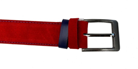 Czerwony z niebieską nitką