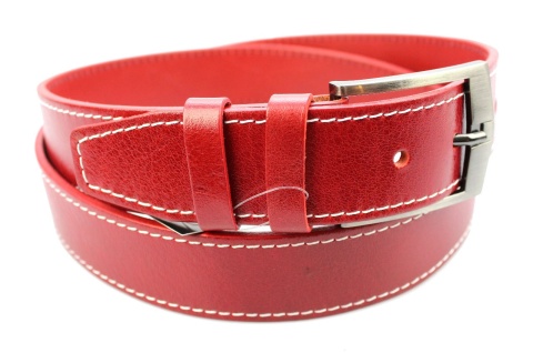 Czerwony z białą nitką