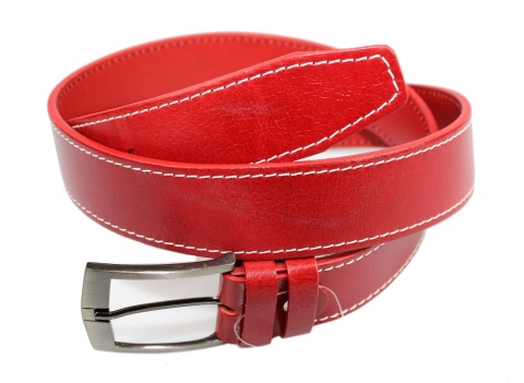 Czerwony z białą nitką